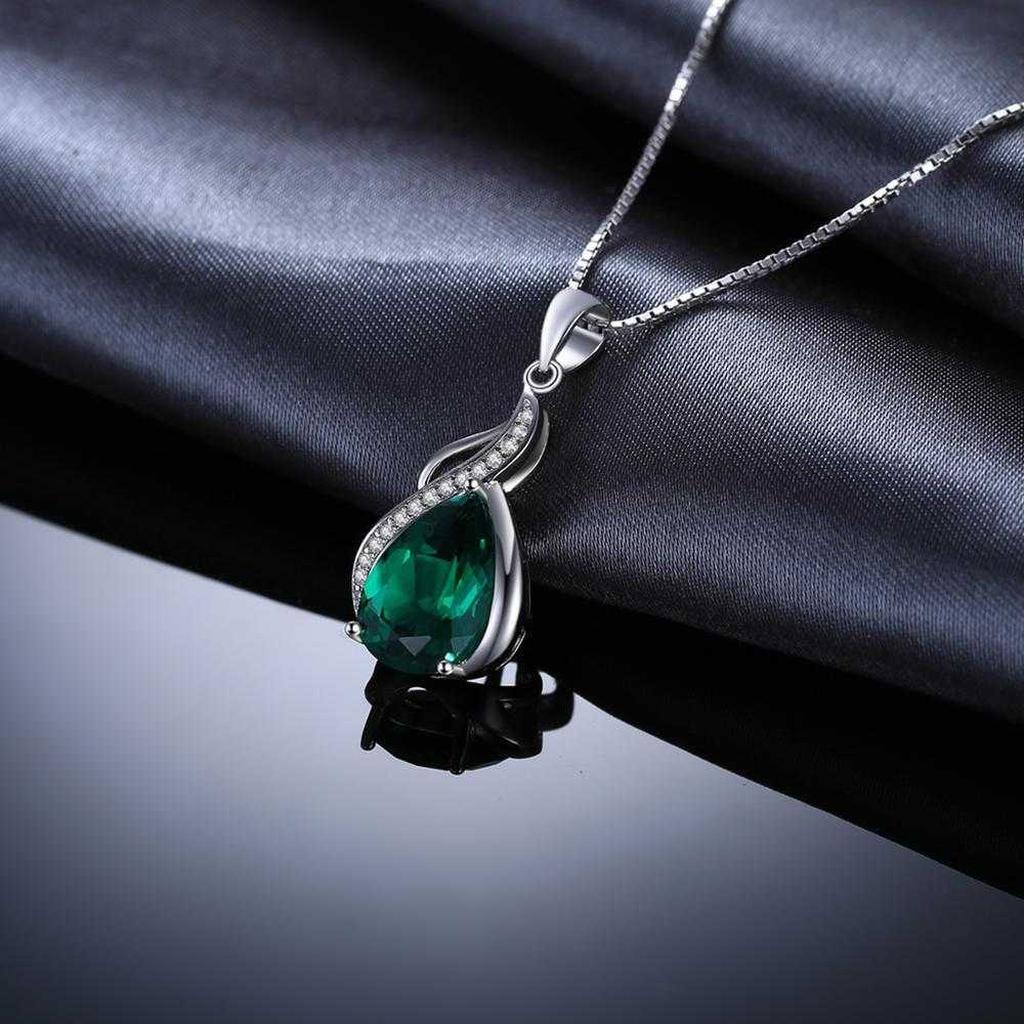 Leonias Necklace with Emerald Stone