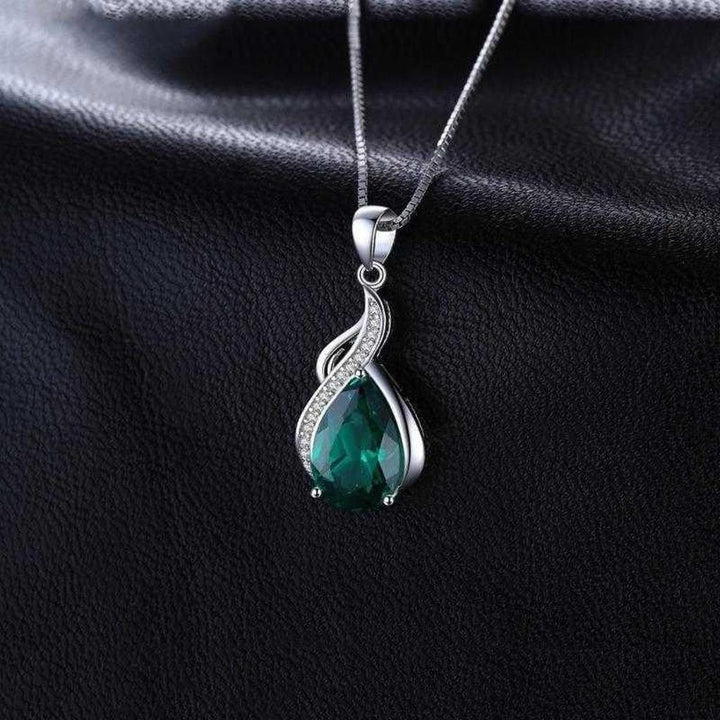 Leonias Necklace with Emerald Stone