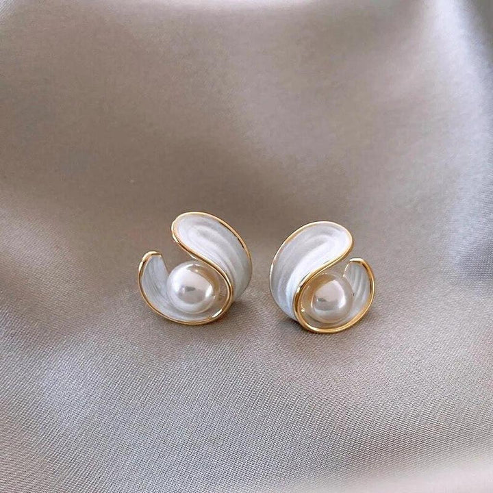 Luxurious Drop Earrings with White Opal and Pearls in Gold
