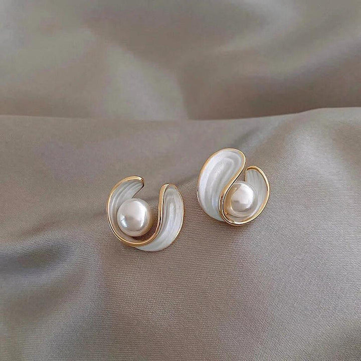 Luxurious Drop Earrings with White Opal and Pearls in Gold