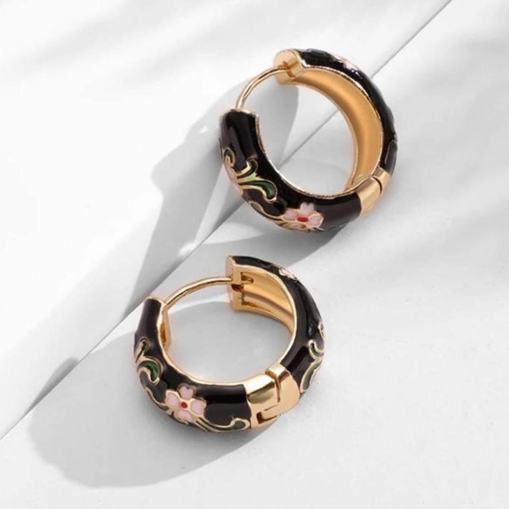 Luxurious Black Flower Earrings