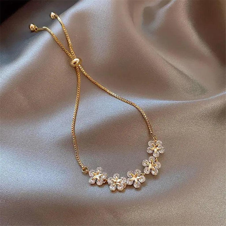 Daisy Bracelet in Crystal Gold