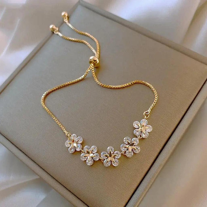 Daisy Bracelet in Crystal Gold