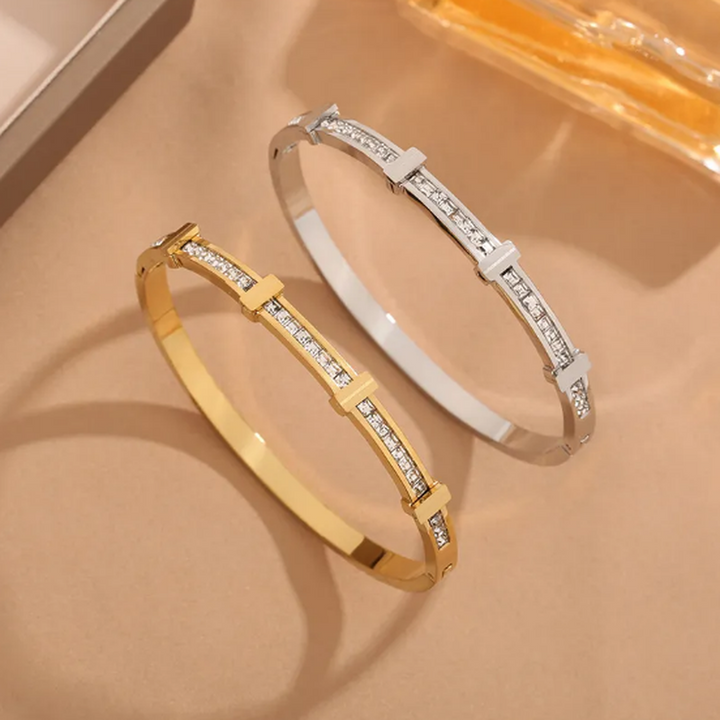 Open geometric bracelet with two rows of diamonds