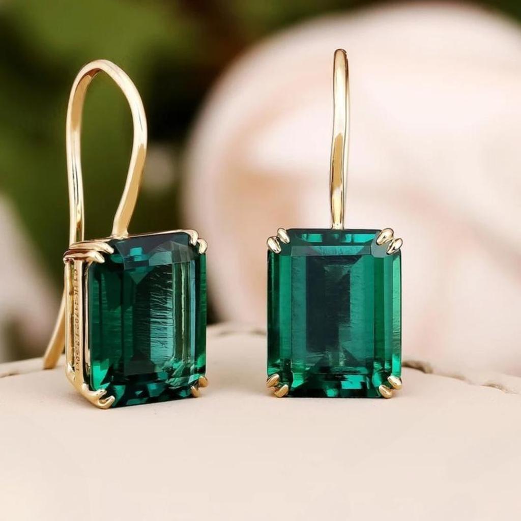 Mila Earrings with Emerald