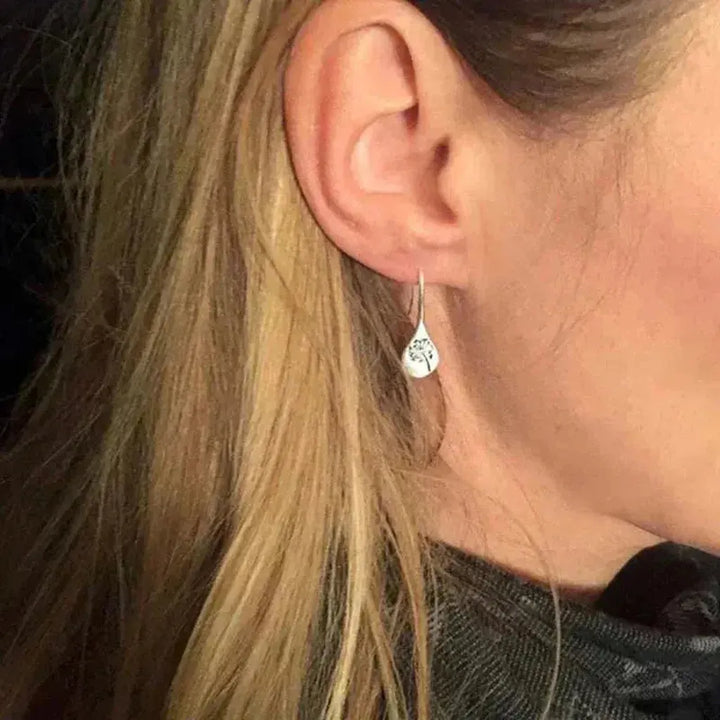Earrings made of lace in white gold