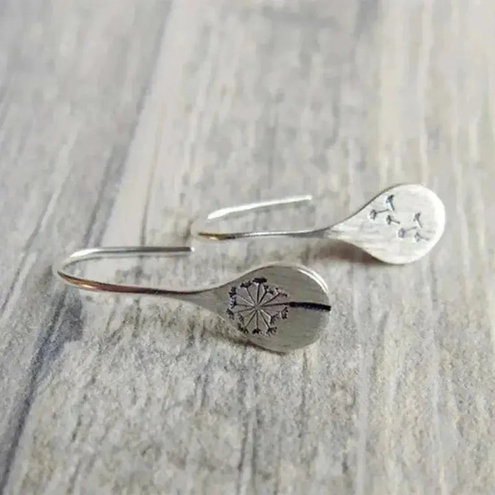 Earrings made of lace in white gold