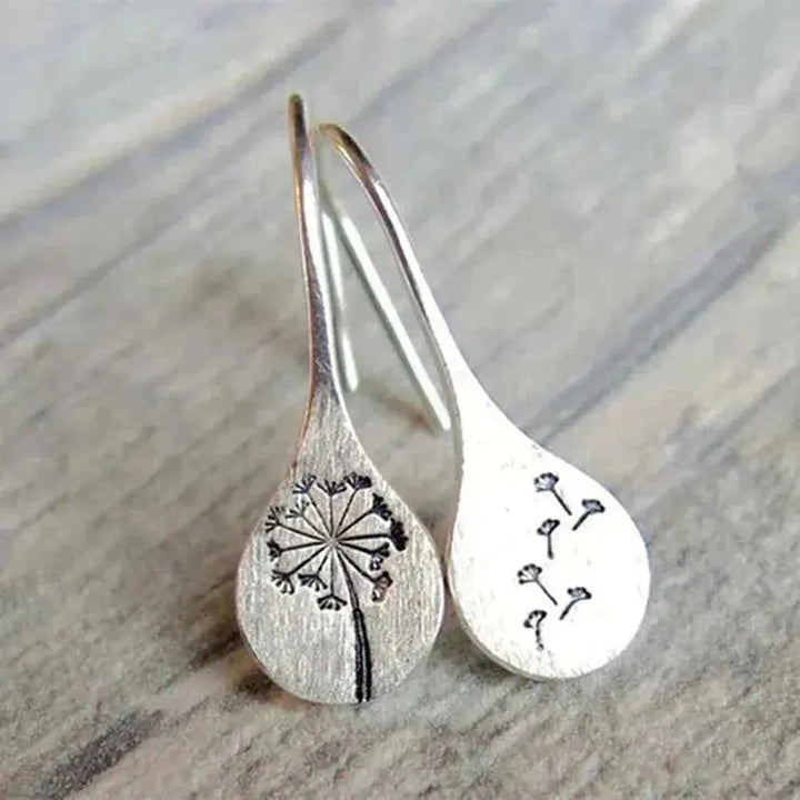 Earrings made of lace in white gold