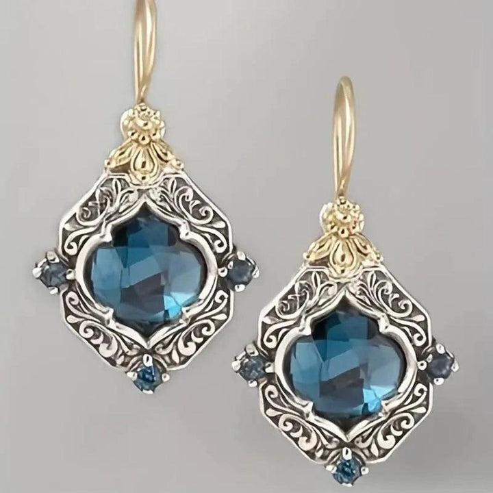 Earrings made of blue crystals in gold and white gold