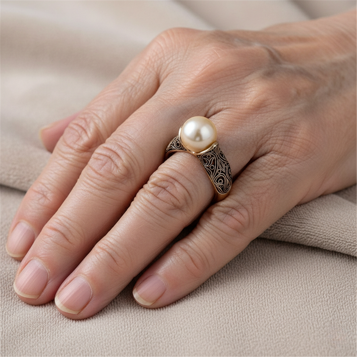 Retro Gold Ring with Pearl