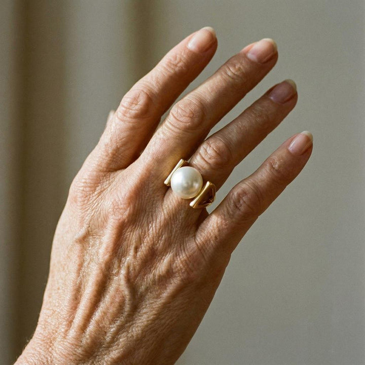Retro Gold Ring with Pearl Detailing