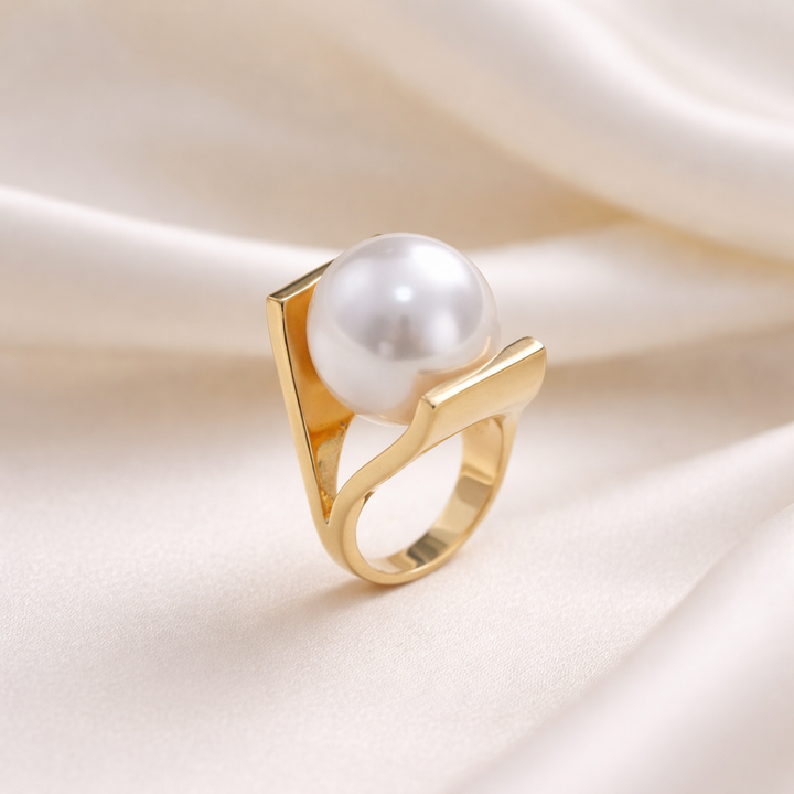 Retro Gold Ring with Pearl Detailing