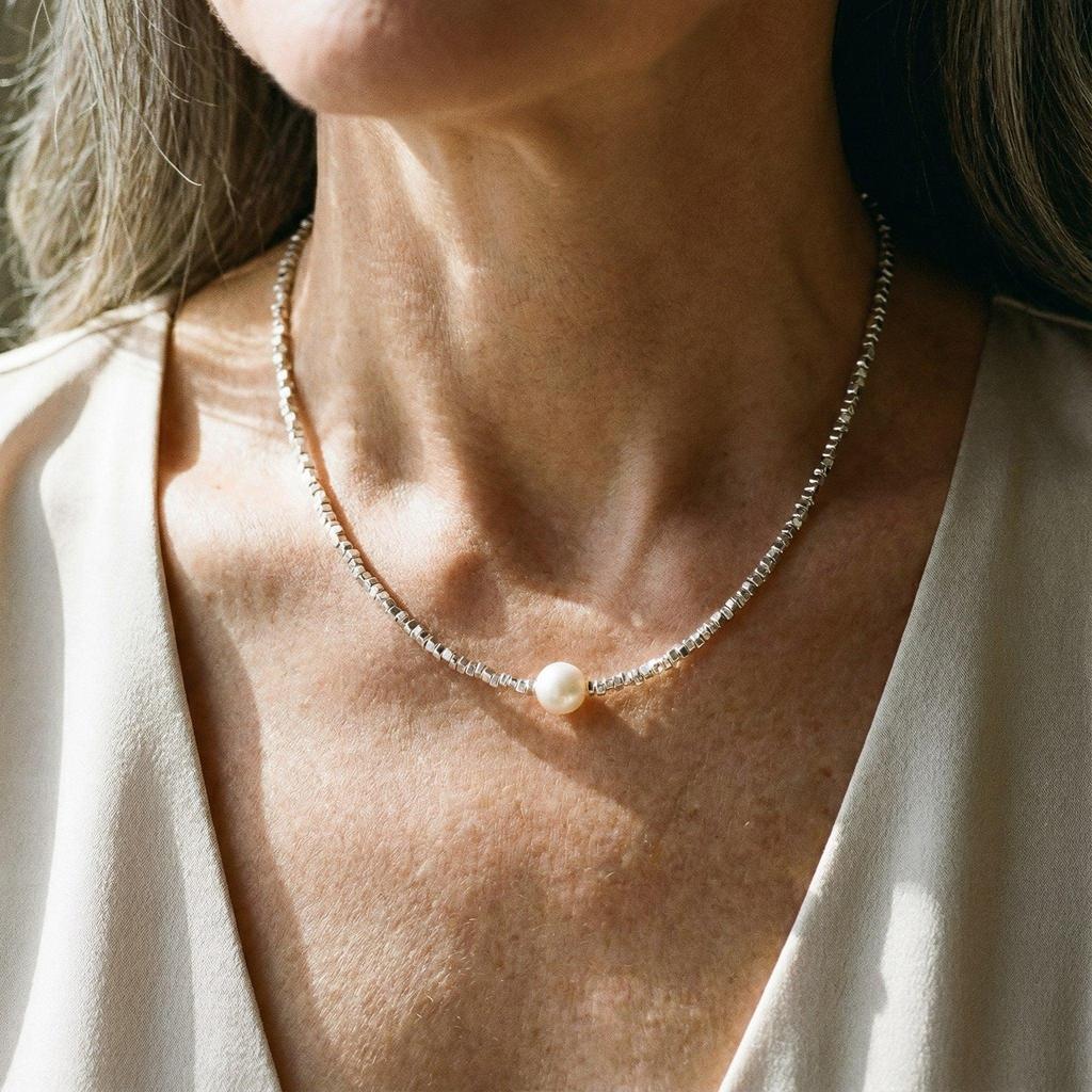 Retro Pearl Necklace