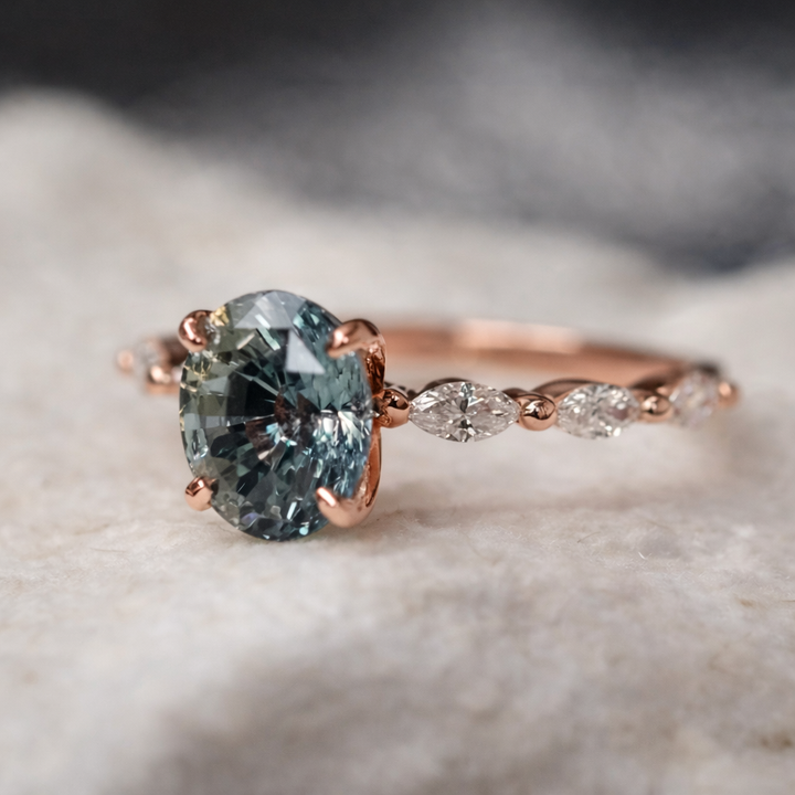 Retro ring in rose gold with sapphire