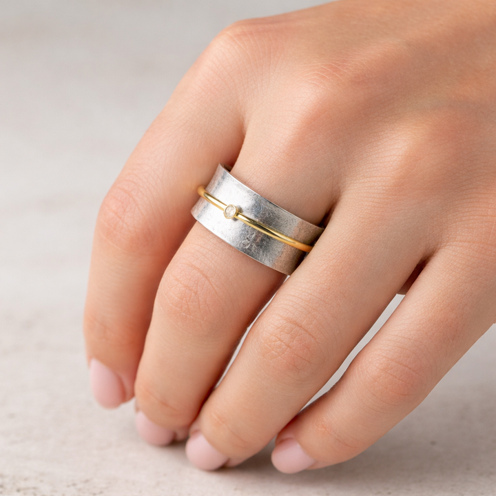 Retro Ring in White Gold with Diamonds and Gold Thread