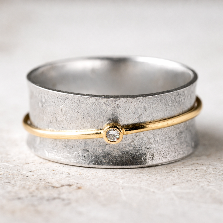 Retro Ring in White Gold with Diamonds and Gold Thread