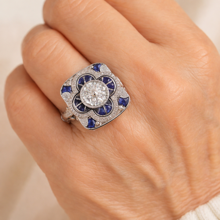Retro Ring in White Gold with Blue Diamonds