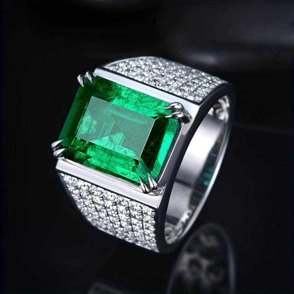 Ring Elsa with Emerald and Diamonds