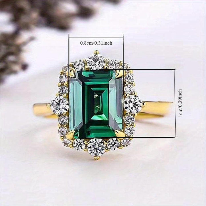 Queen's Ring with Emerald