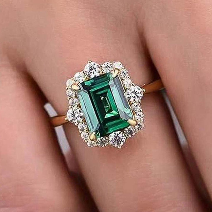 Queen's Ring with Emerald