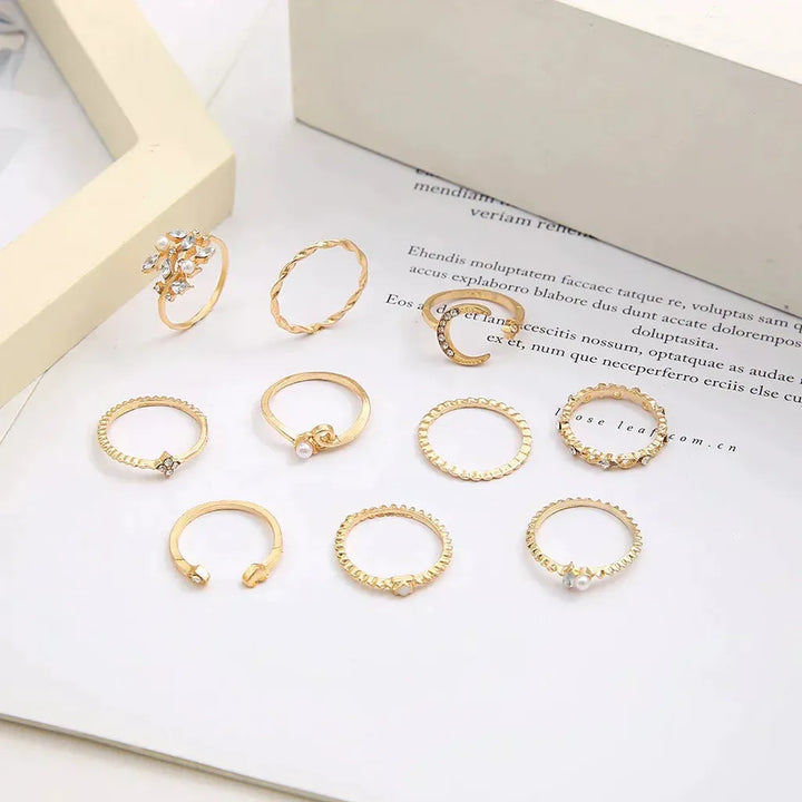Ring Set: 10 Rings in White Gold and Gold