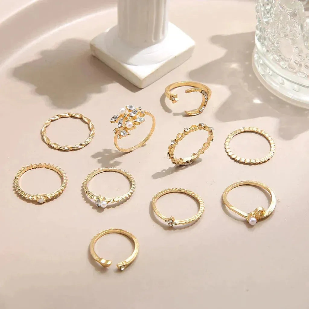 Ring Set: 10 Rings in White Gold and Gold