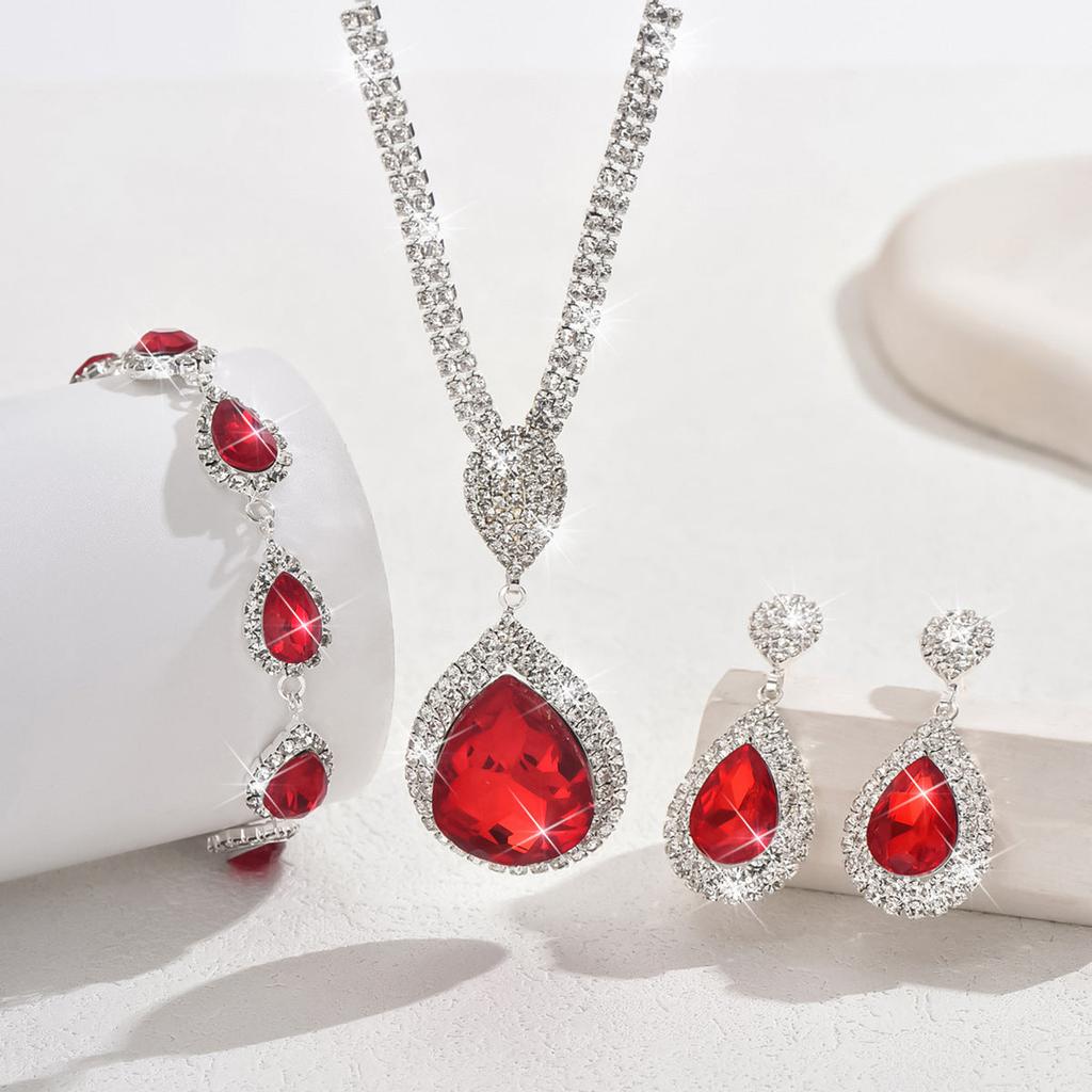 Thalira Jewellery Set in White Gold