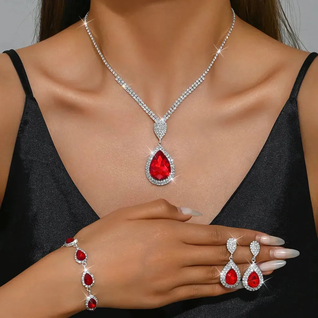 Thalira Jewellery Set in White Gold