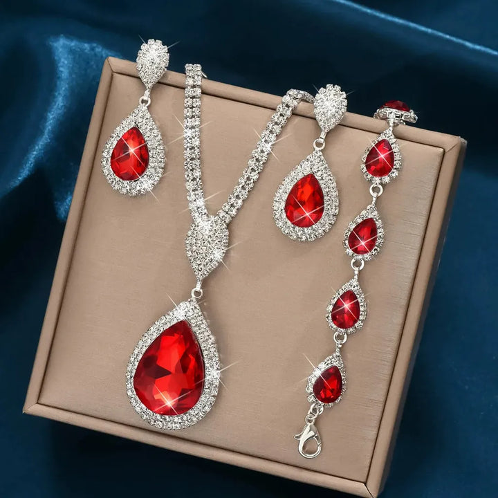 Thalira Jewellery Set in White Gold