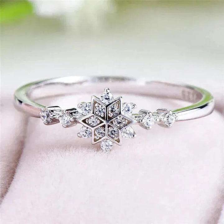 Snowflake Ring in White Gold