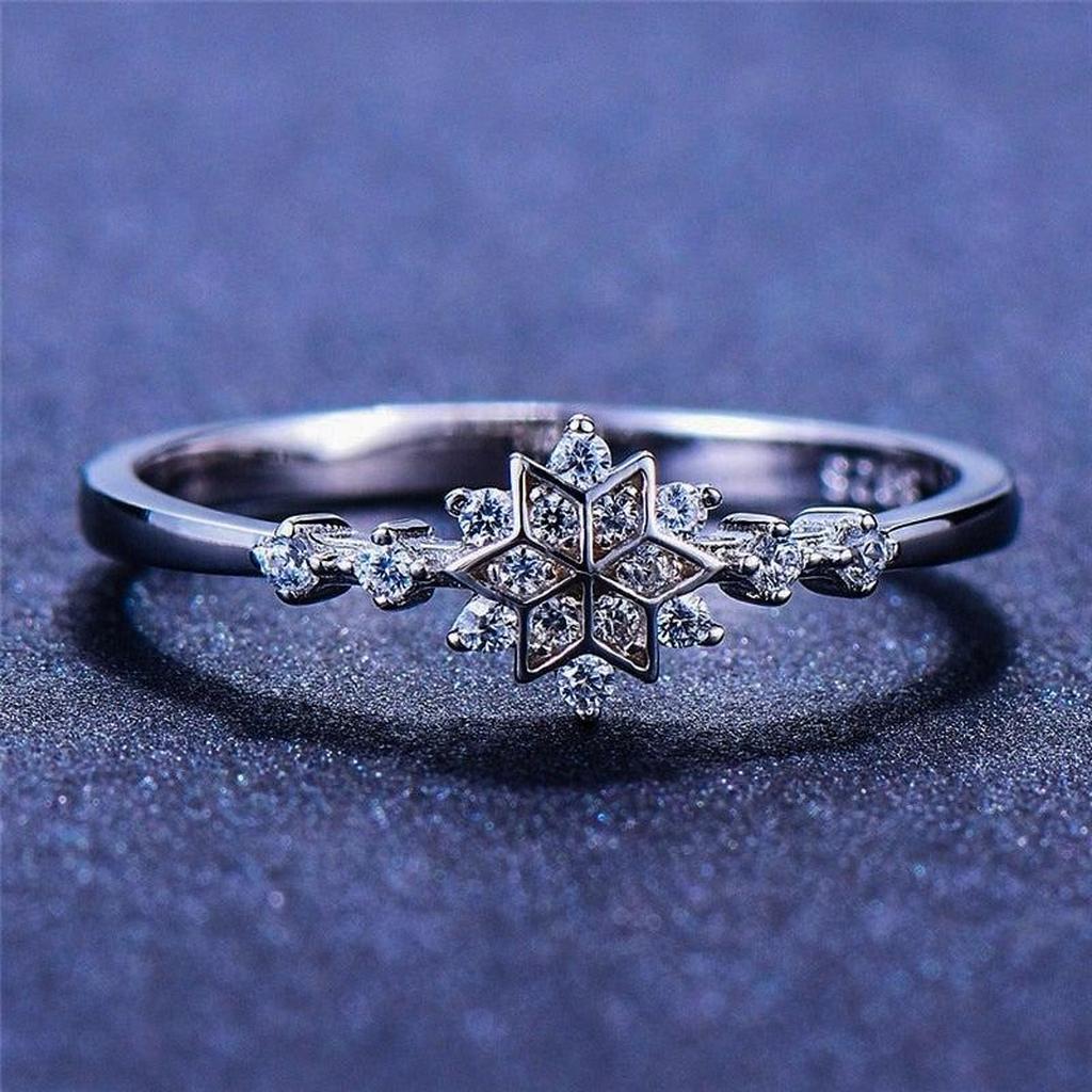 Snowflake Ring in White Gold