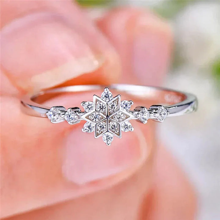 Snowflake Ring in White Gold