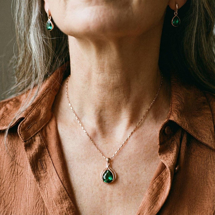 Set of Necklace & Earrings made of Green Crystal and Gold