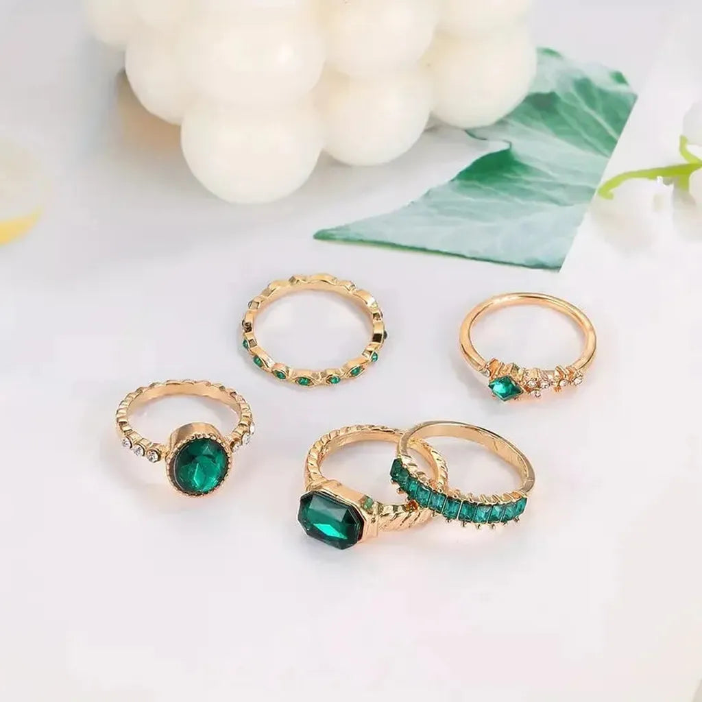 Set of Rings with Emerald Green Radiance