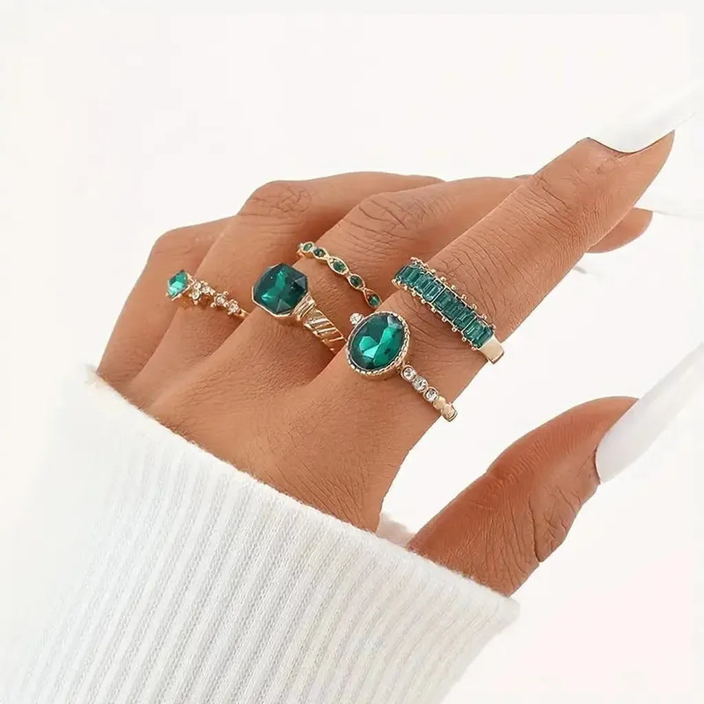 Set of Rings with Emerald Green Radiance