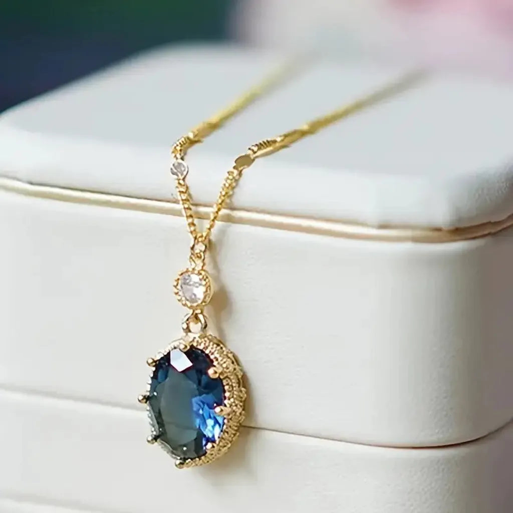 Thessia Lunebray Necklace | Gold