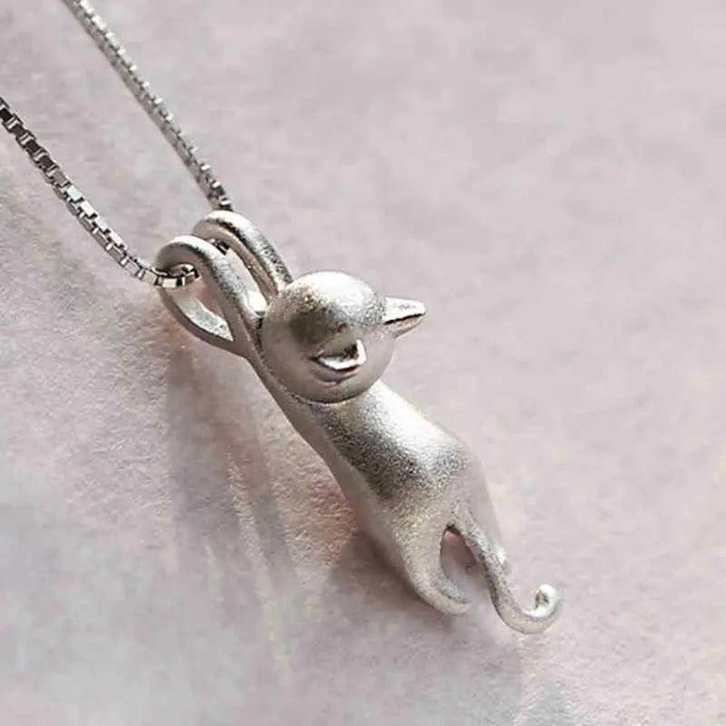 Playful Necklace in White Gold
