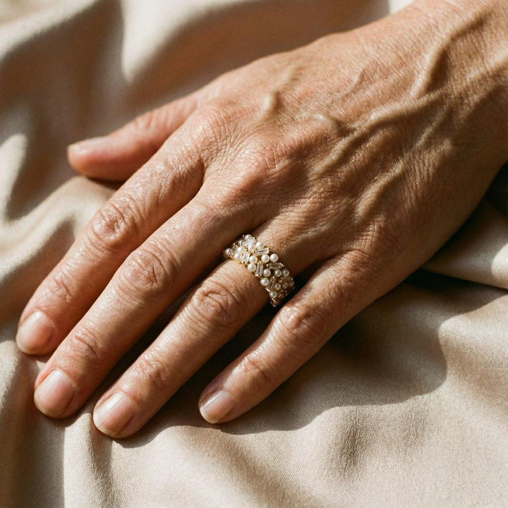 Adjustable Retro Ring with Pearls and Golden Crystals