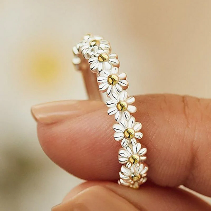 Adjustable Ring in White Gold with Handmade Enamel and Daisies