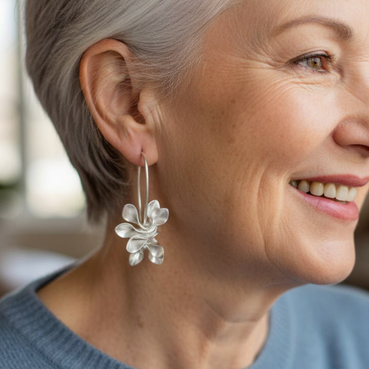 Vintage earrings made of white gold with irregular flowers
