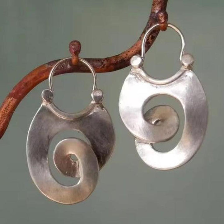 Vintage Earrings in White Gold with Spiral