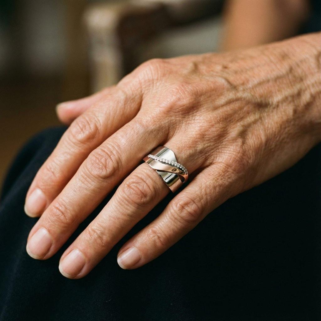 Vintage Ring in Rose Gold and White Gold with Diamonds