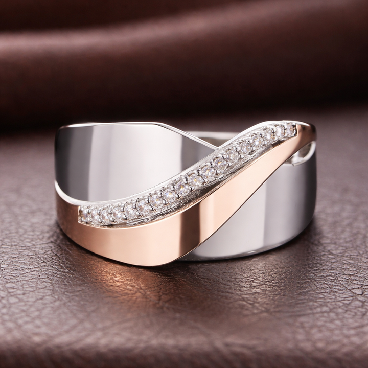 Vintage Ring in Rose Gold and White Gold with Diamonds