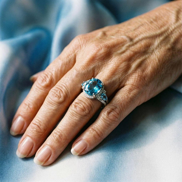 Vintage Ring in White Gold with Blue Crystal